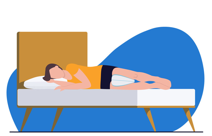 Ilustração de um homem deitado na cama, de lado, com um travesseiro ortopédico para pernas entre os joelhos.